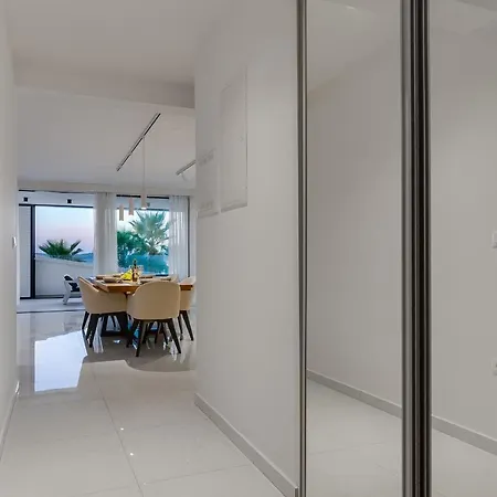 Captain Apartment *