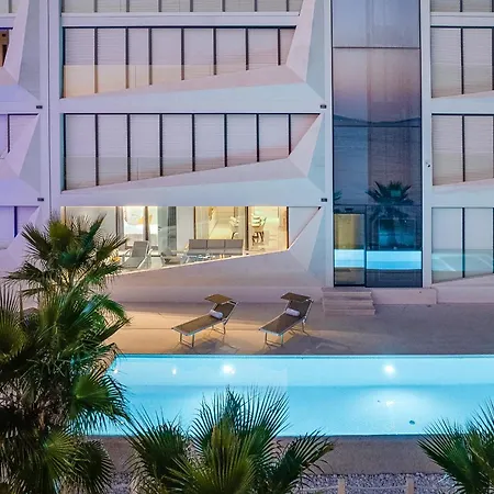 Captain Apartment *