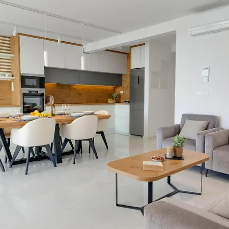 Apartment Captain *